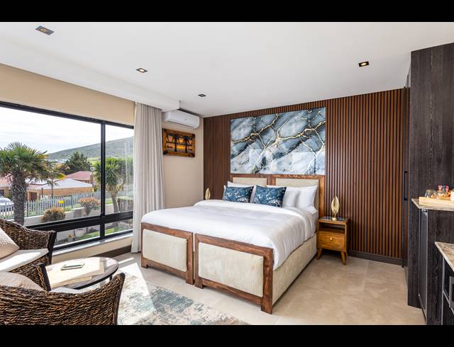 13 BEDROOM FREESTANDING FOR SALE IN PLATTEKLOOF